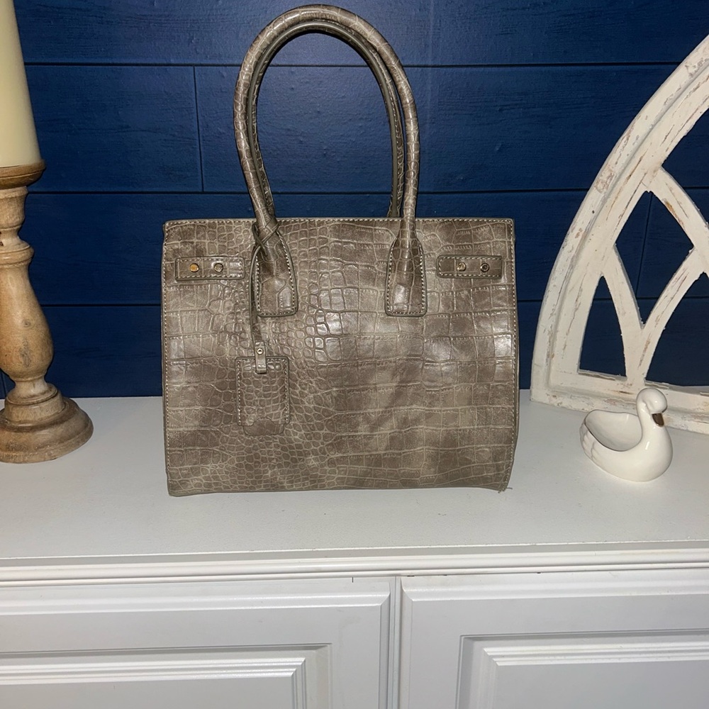 Elegant Crocodile-Embossed Tan Handbag